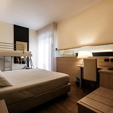Augustus Hotel