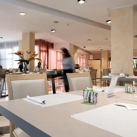 Augustus Hotel 4*