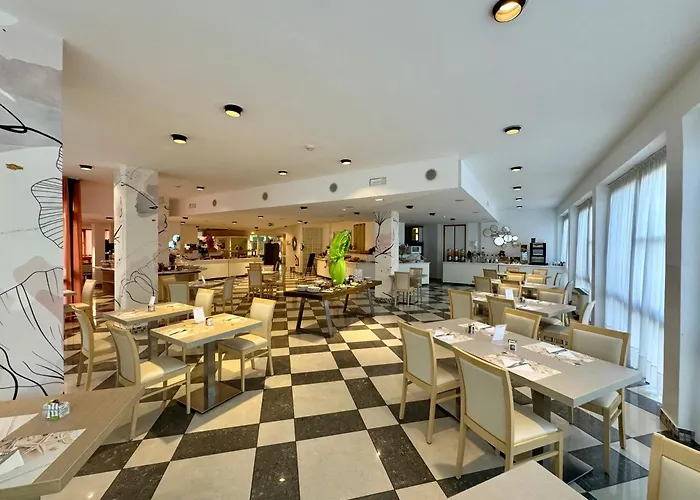 酒店 Augustus 4*