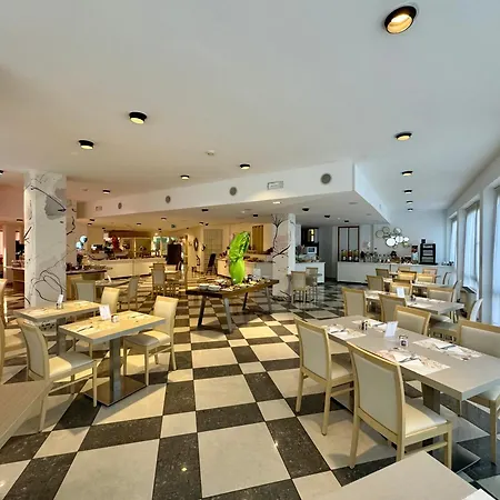 Hotel Augustus 4*