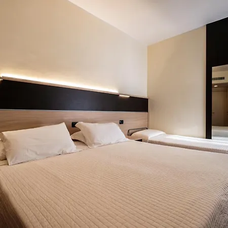 Augustus 4* ريتشيوني